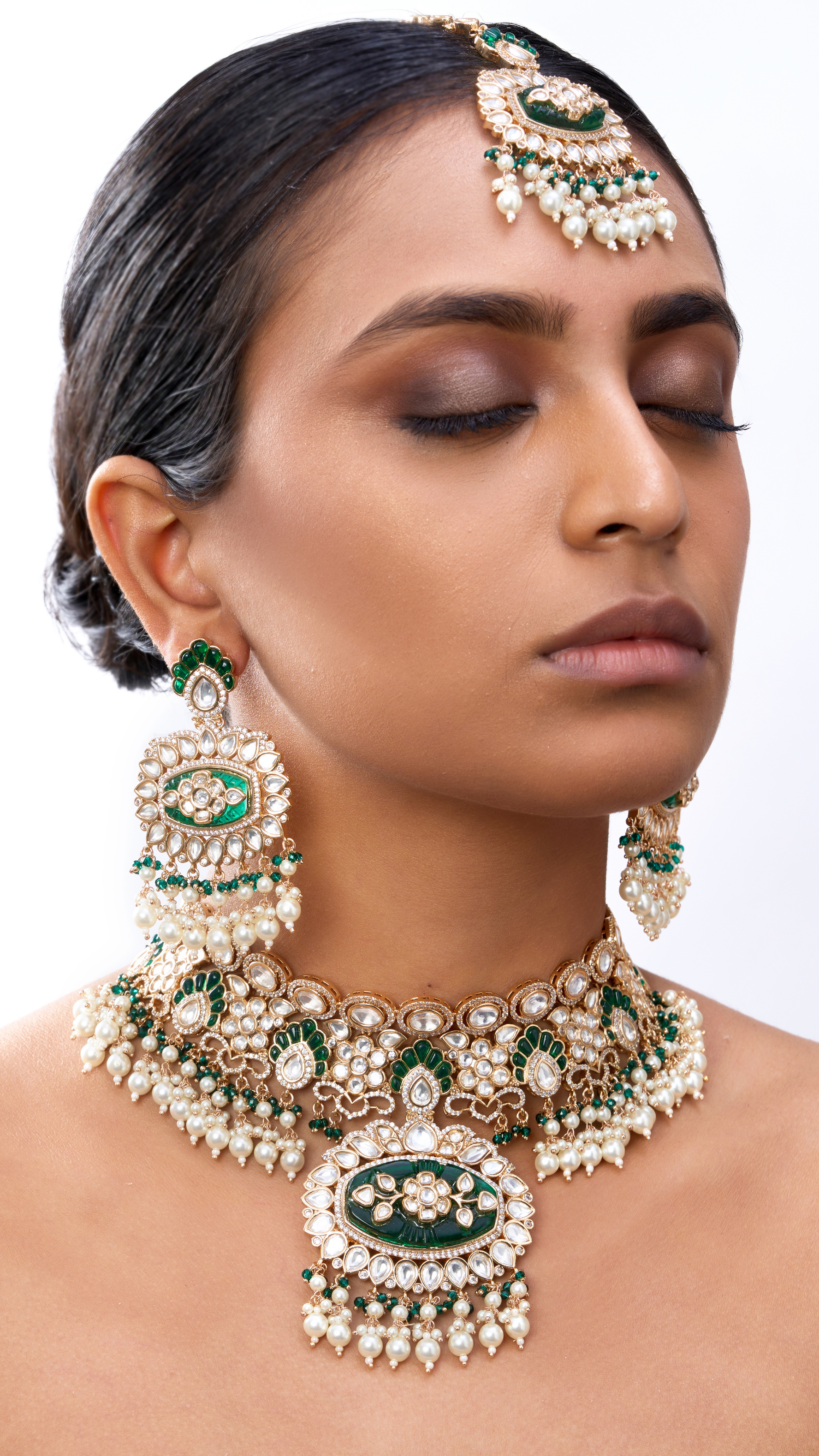 MADHUMALTI BRIDAL PURE STONE CHOKER WITH TIKA