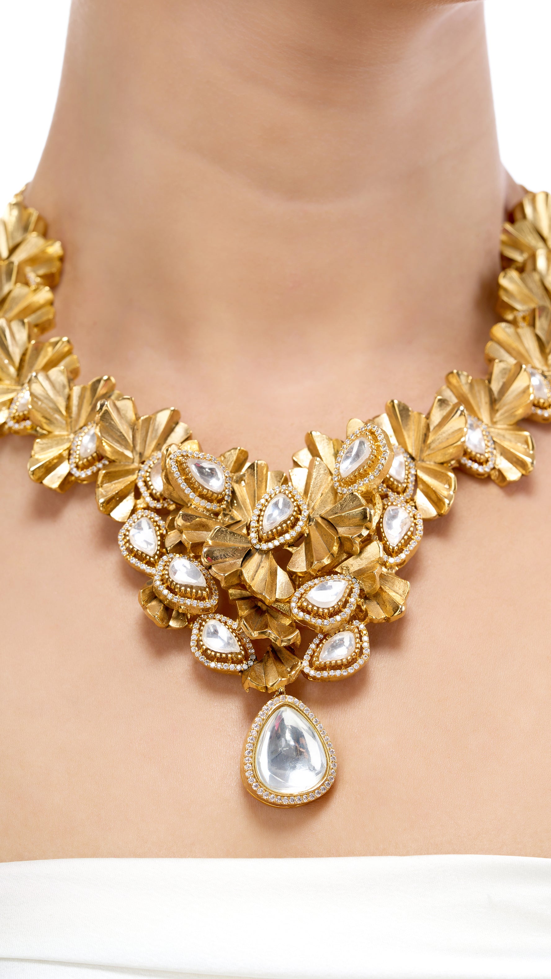 NAYANTARA HAND CRAFTED FILIGREE GOLD FLOWER NECKLACE SET