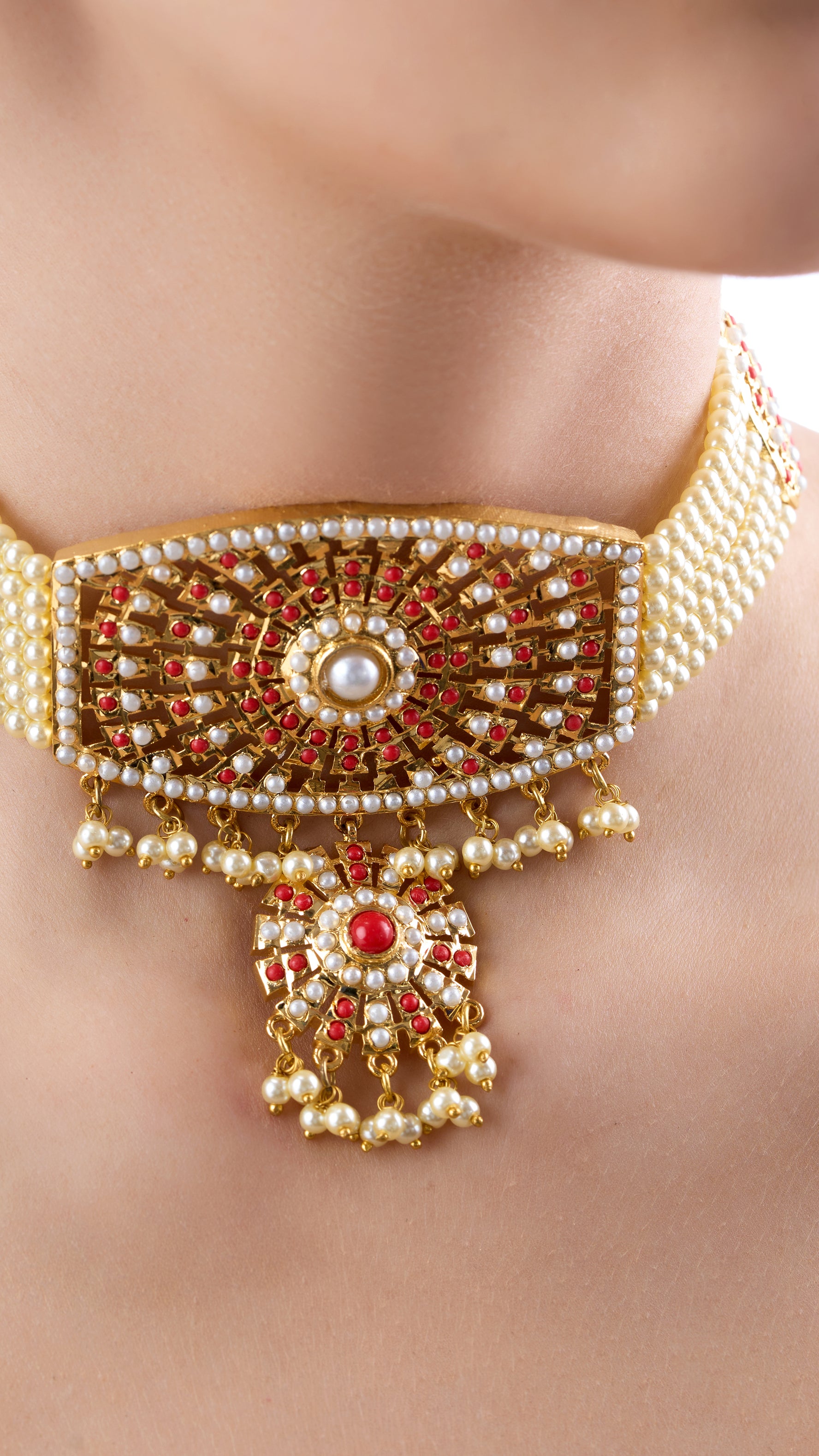 VIJAYANTI JADAU GOLD FOIL CHOKER NECKLACE SET WITH PURE PEARLS IN RED