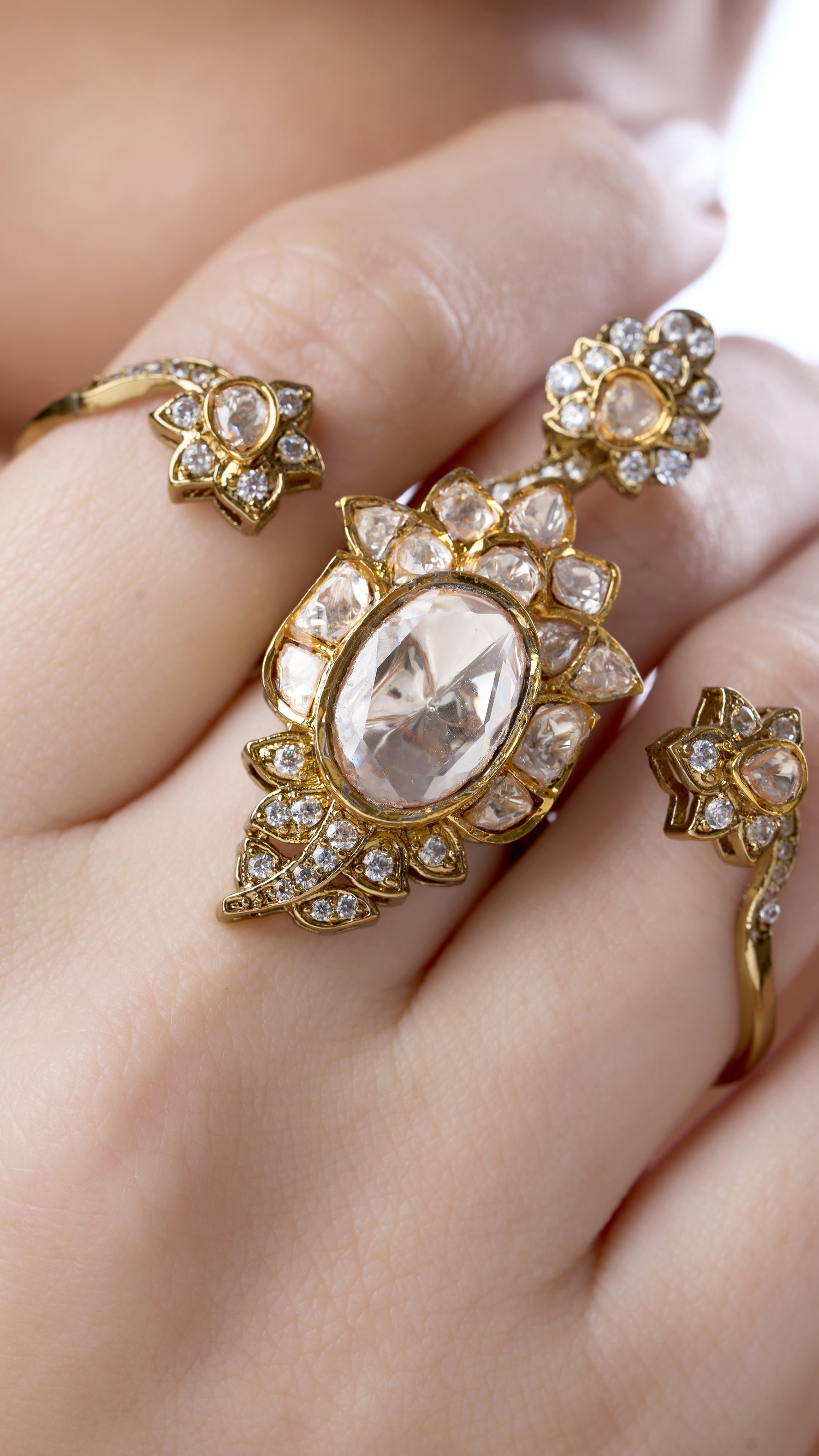 SUMANTARA ABSTRACT KUNDAN LEAF RING