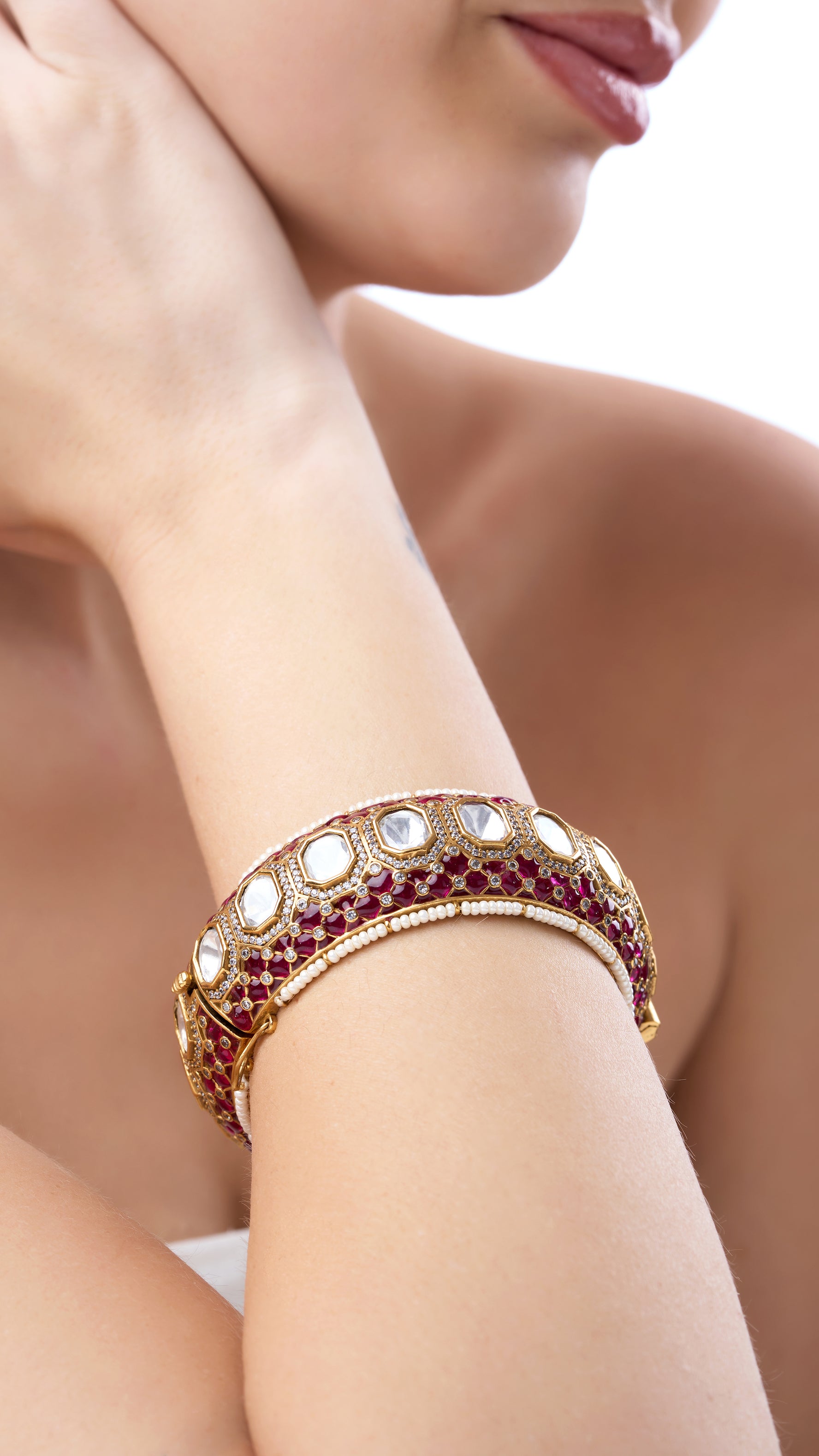 SAMIRA POLKI BANGLE WITH POTH AND SEMI PRECIOUS STONES IN RED