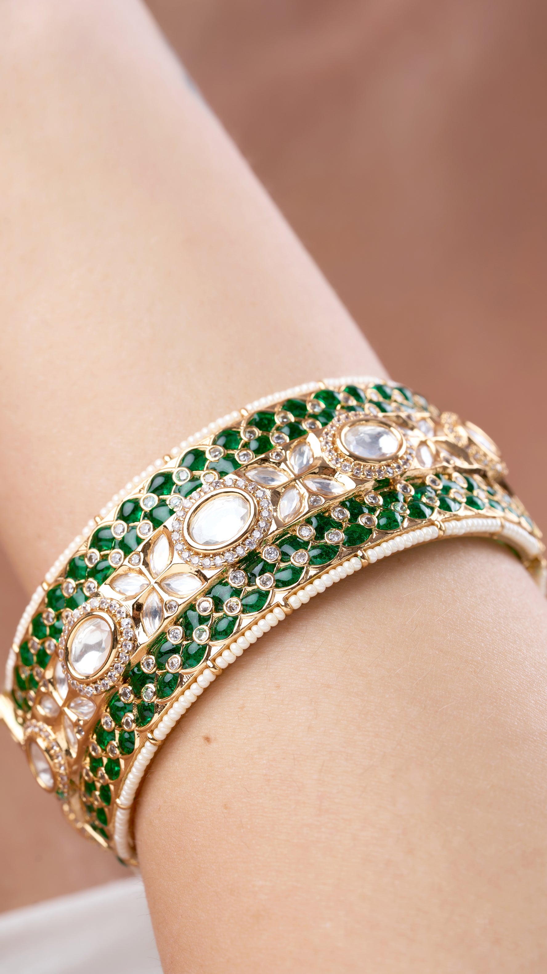 YAGNIKA POLKI BANGLE WITH POTH AND SEMI PRECIOUS STONE IN GREEN