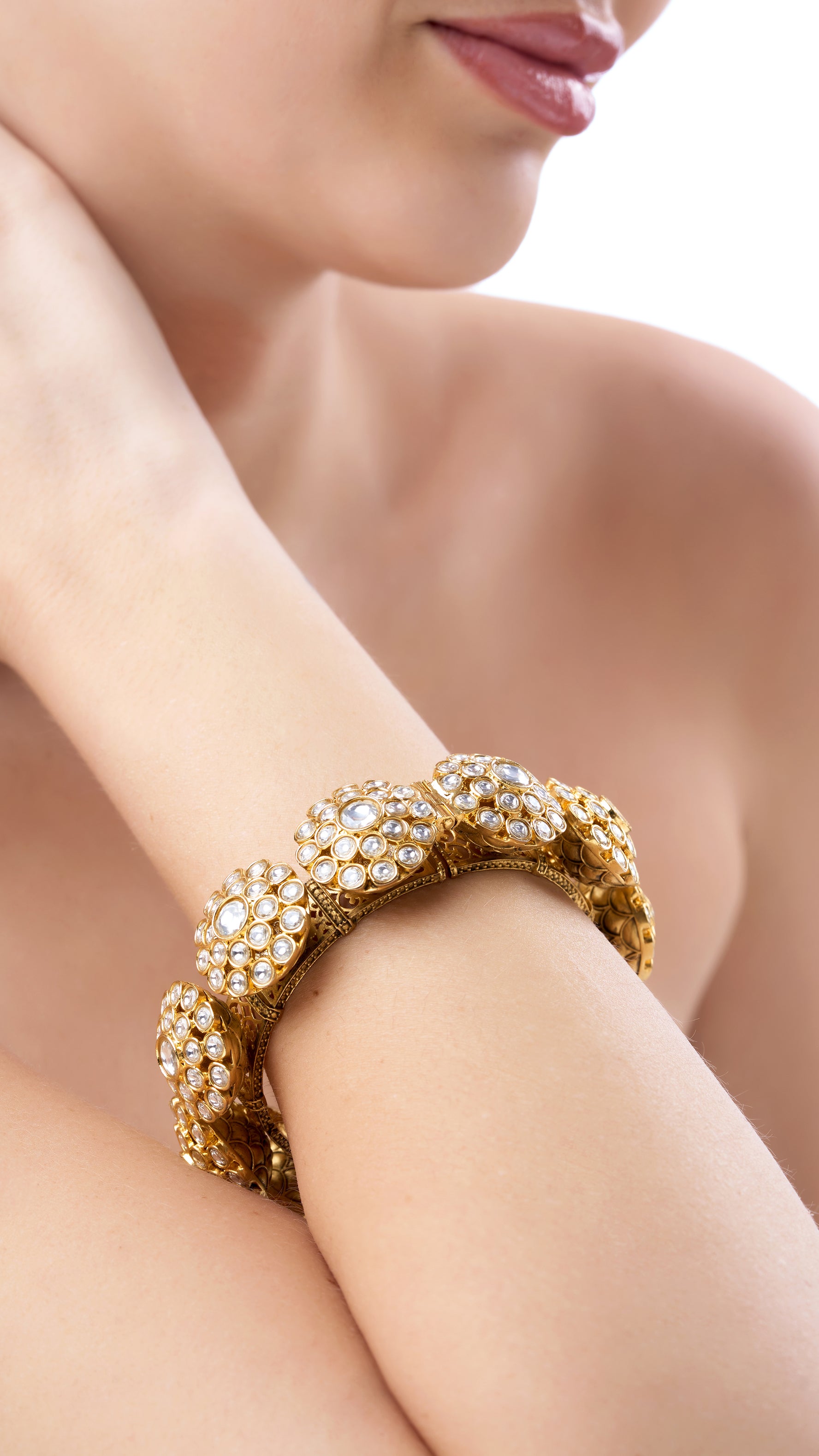 SAHASRA ROUND FLOWER GOLD FOIL POLKI BANGLE