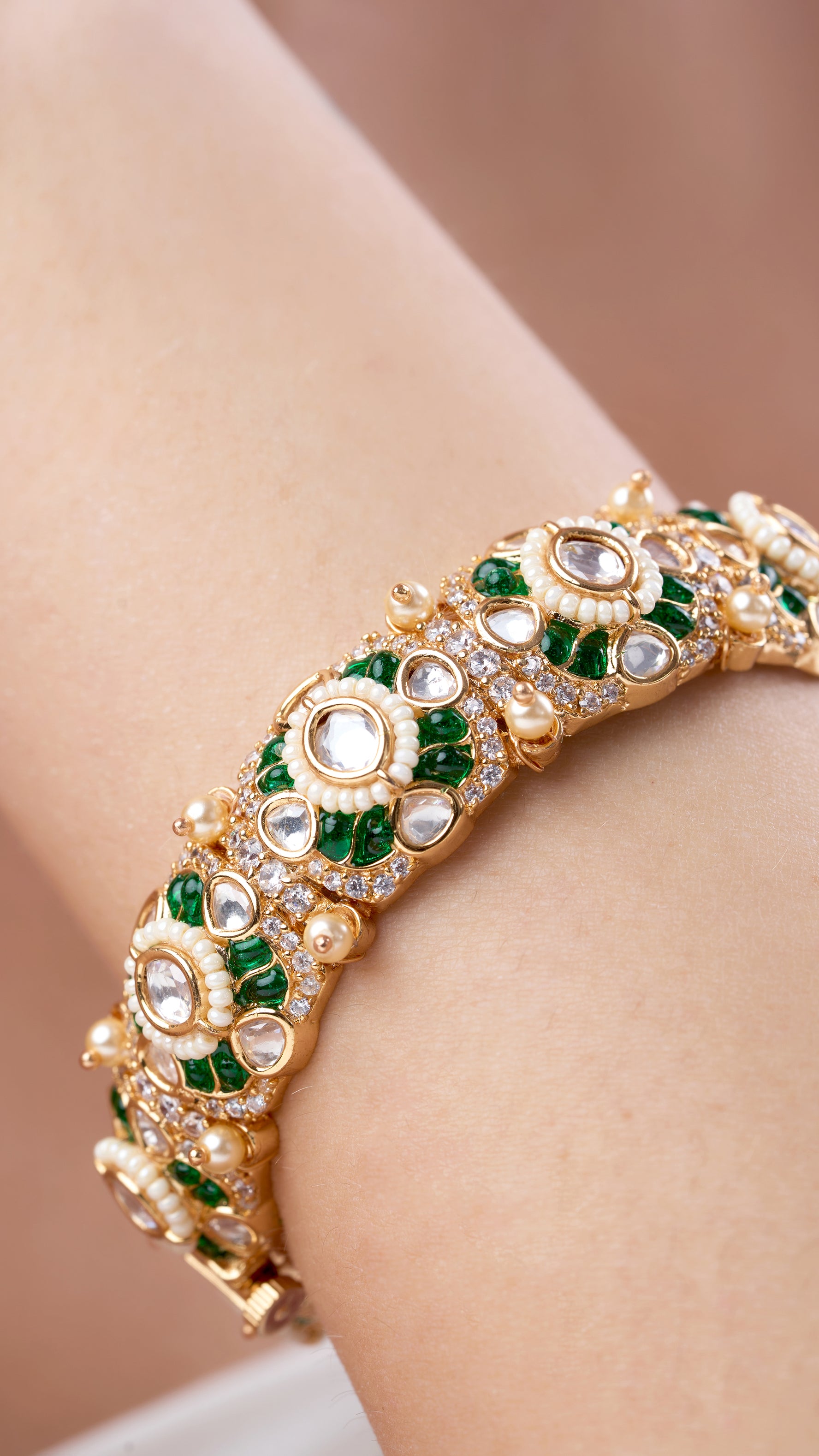 RAJASVI POLKI BANGLE WITH SEMI PRECIOUS STONES