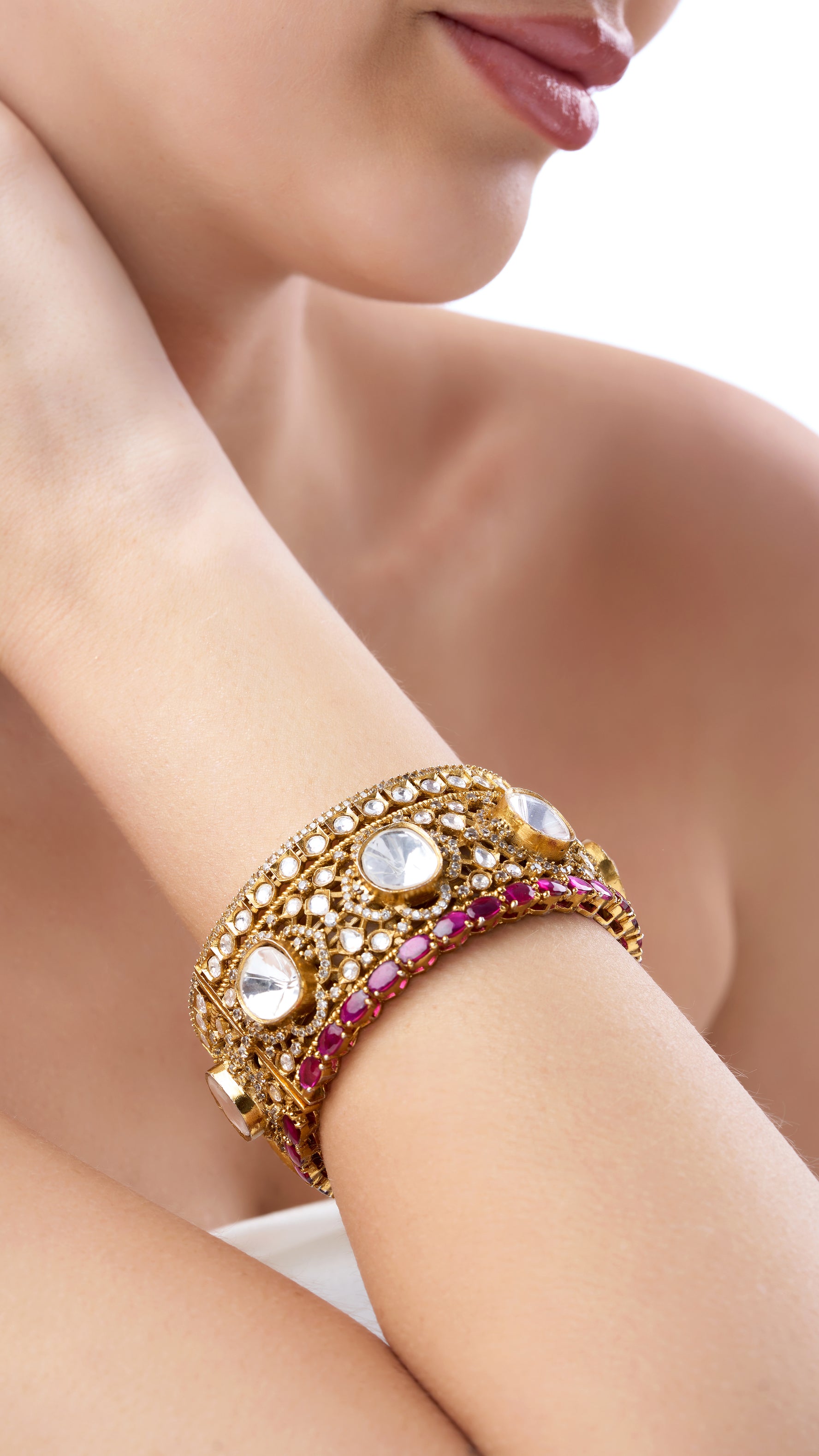 ANVITHA POLKI TWO TONE BANGLE WITH SEMI PRECIOUS STONES IN RED