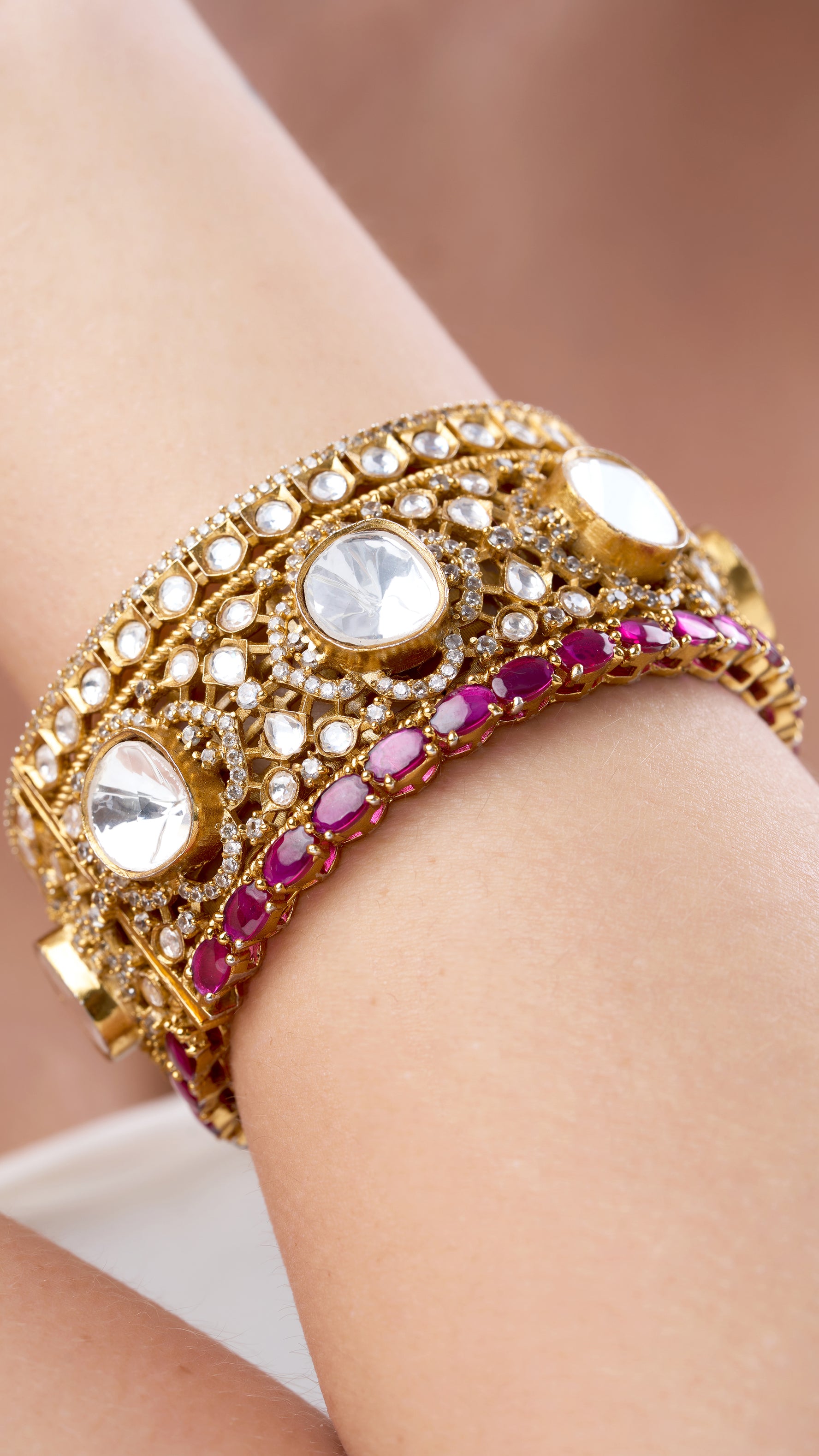 ANVITHA POLKI TWO TONE BANGLE WITH SEMI PRECIOUS STONES IN RED