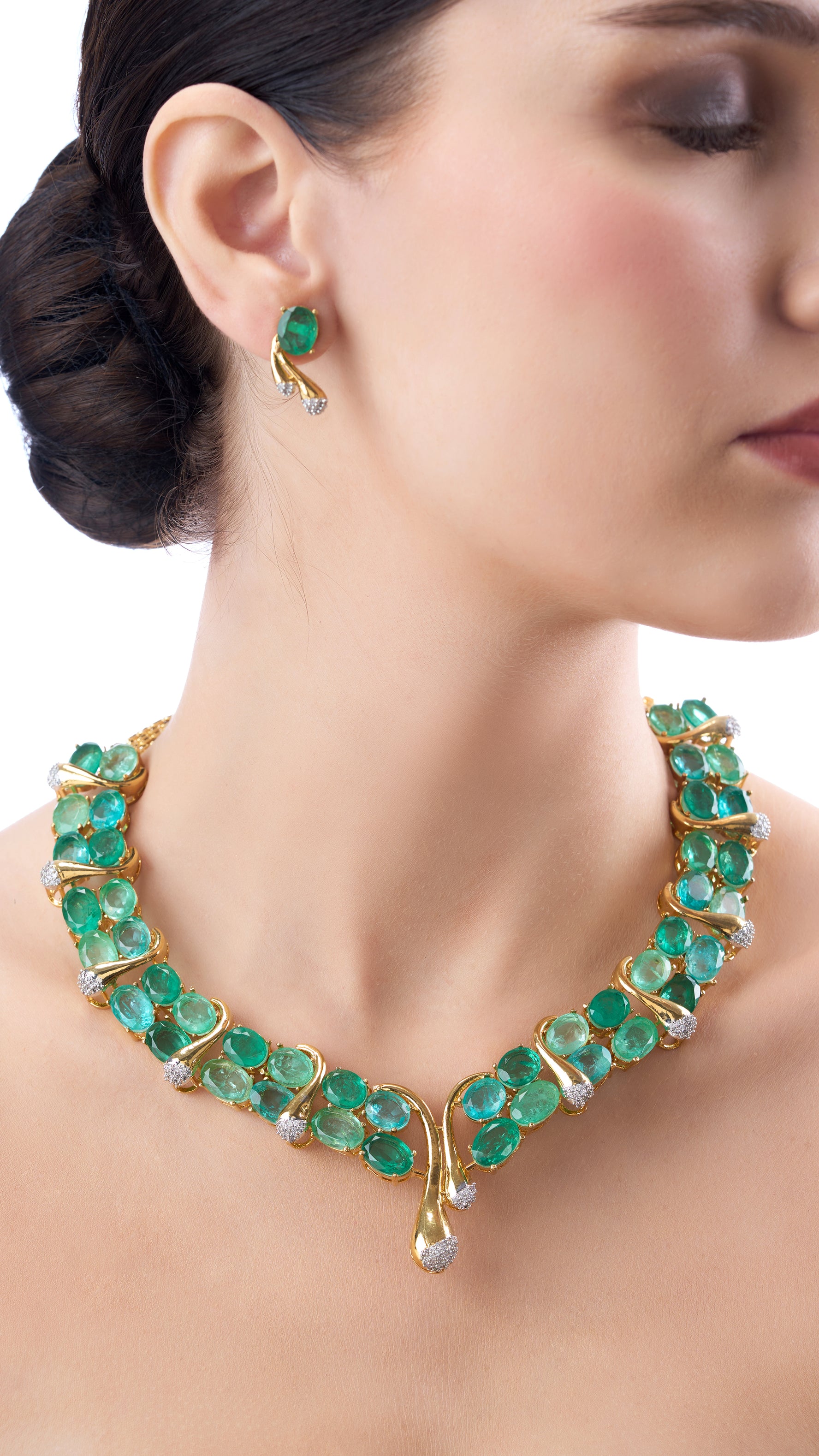 SAMPATTI NECKLACE SET WITH SEMI PRECIOUS STONES IN AQUA AND MOSSAINITE