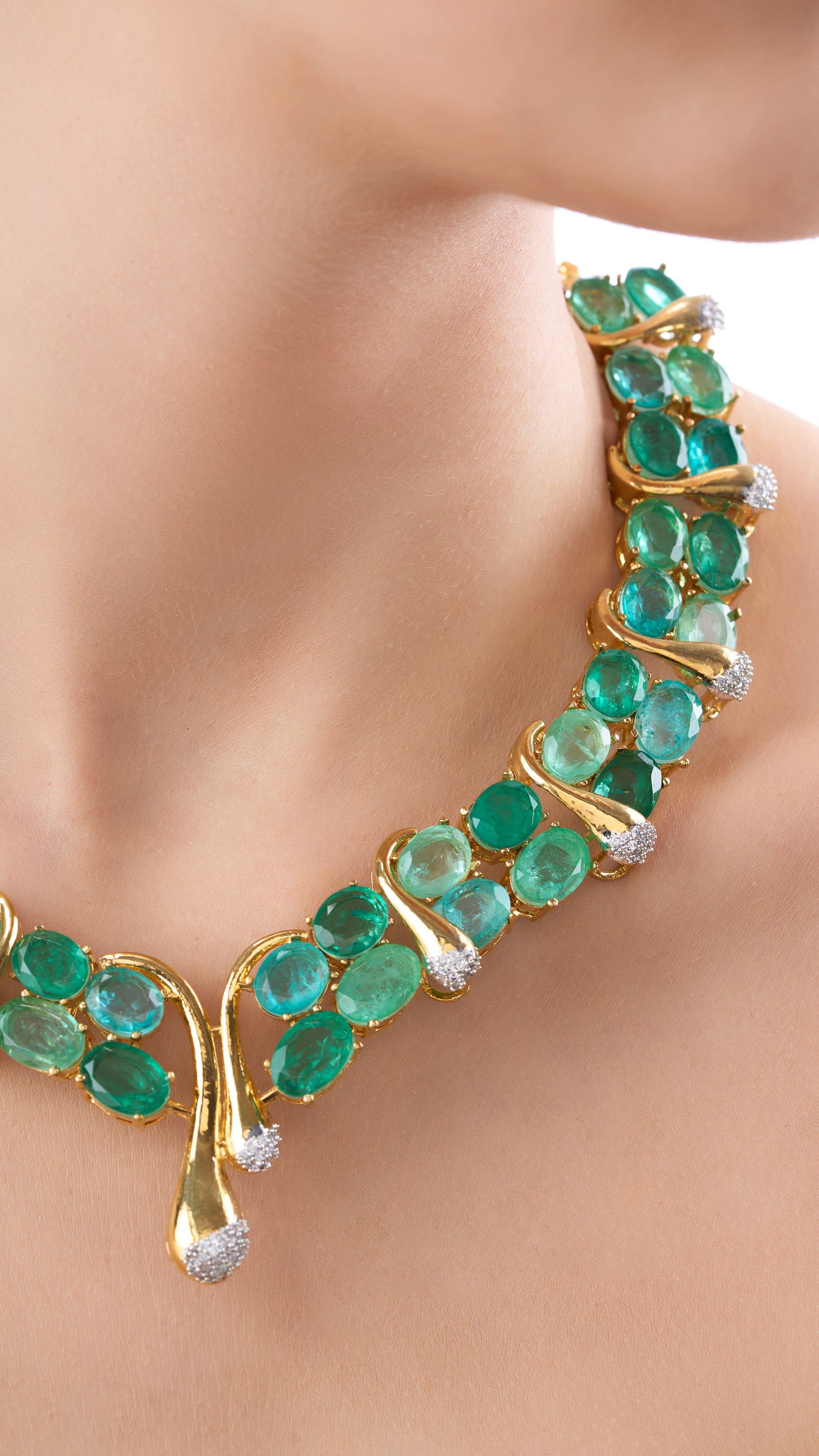 SAMPATTI NECKLACE SET WITH SEMI PRECIOUS STONES IN AQUA AND MOSSAINITE