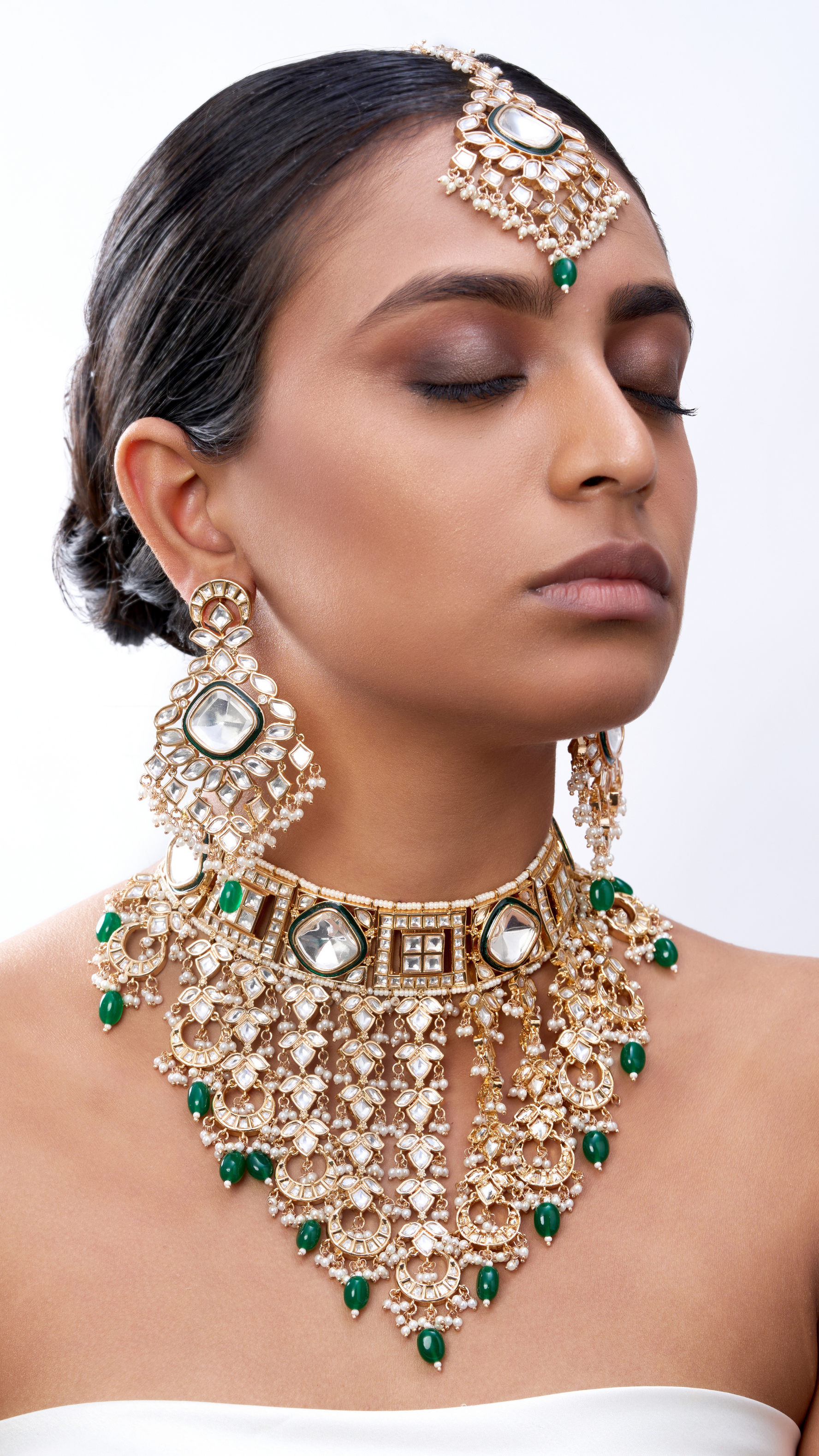 MANDAKINI KUNDAN CHANDELIER CHOKER WITH TIKA - GREEN