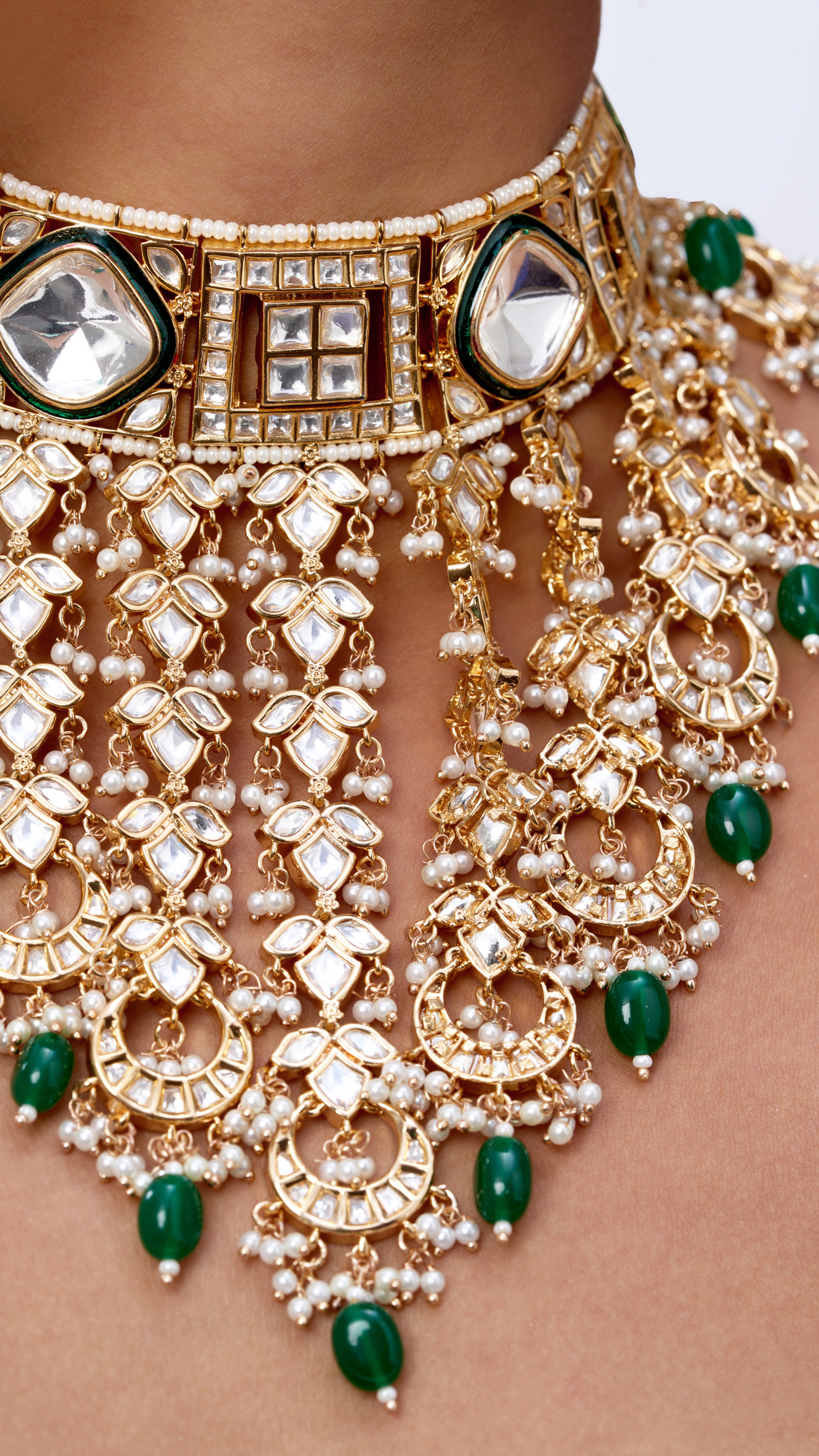 MANDAKINI KUNDAN CHANDELIER CHOKER WITH TIKA - GREEN