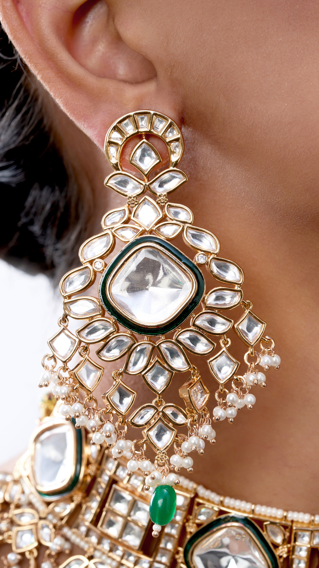 MANDAKINI KUNDAN CHANDELIER CHOKER WITH TIKA - GREEN