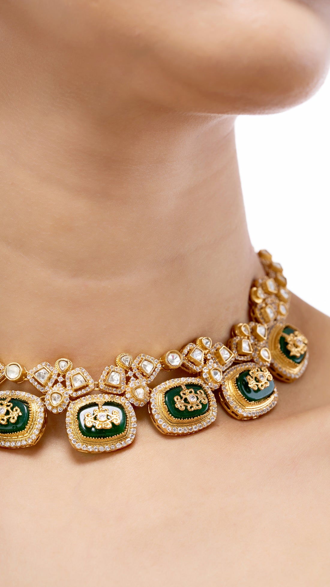 CHANDRAMUKHI KUNDAN GOLD FOIL CHOKER WITH FILIGREE WORK