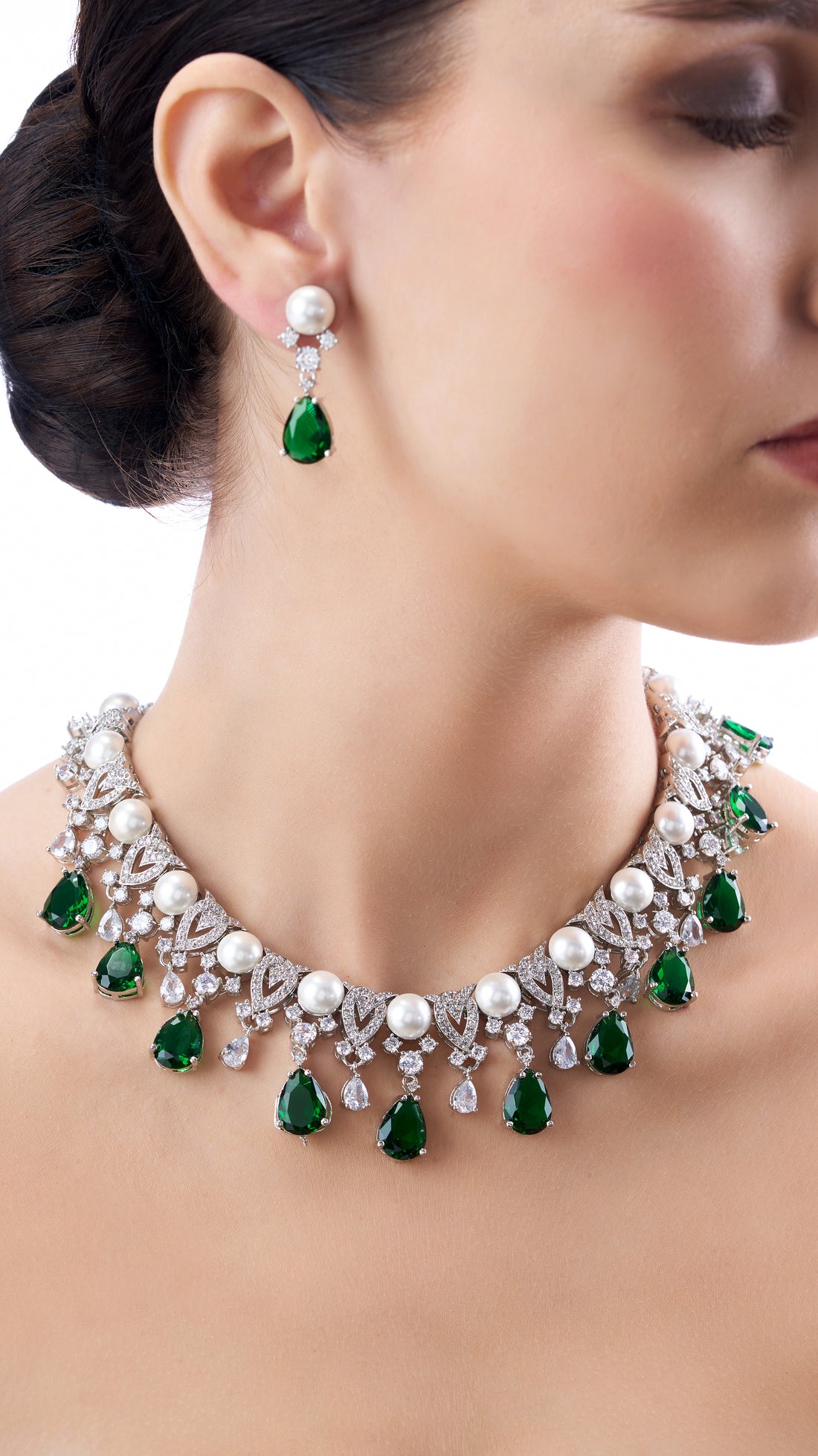 MADHURIMA MOISSAINITE NECKLACE SET WITH PURE PEARLS AND SEMI PRECIOUS STONES IN GREEN