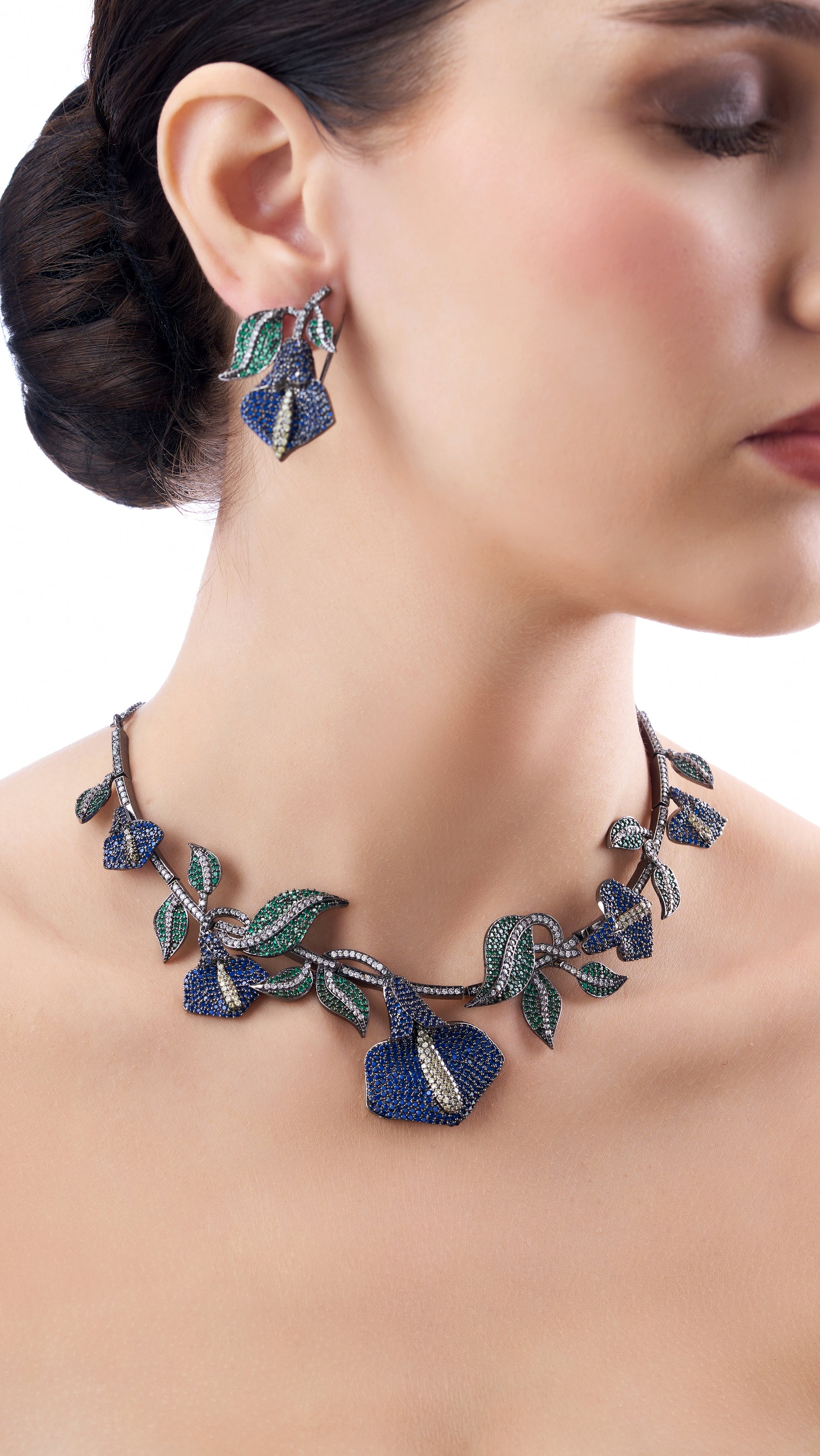 VARNIKA ABSTRACT CRYSTAL VICTORAN FLOWER LEAF NECKLACE SET IN BLUE AND  GREEN