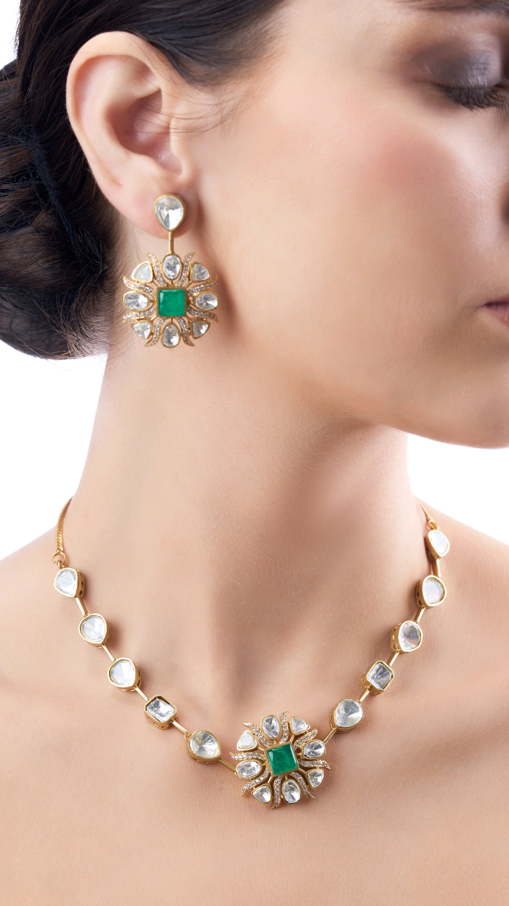 INDIRA POLKI FLOWER NECKLACE IN GREEN WITH SEMI PRECIOUS STONES