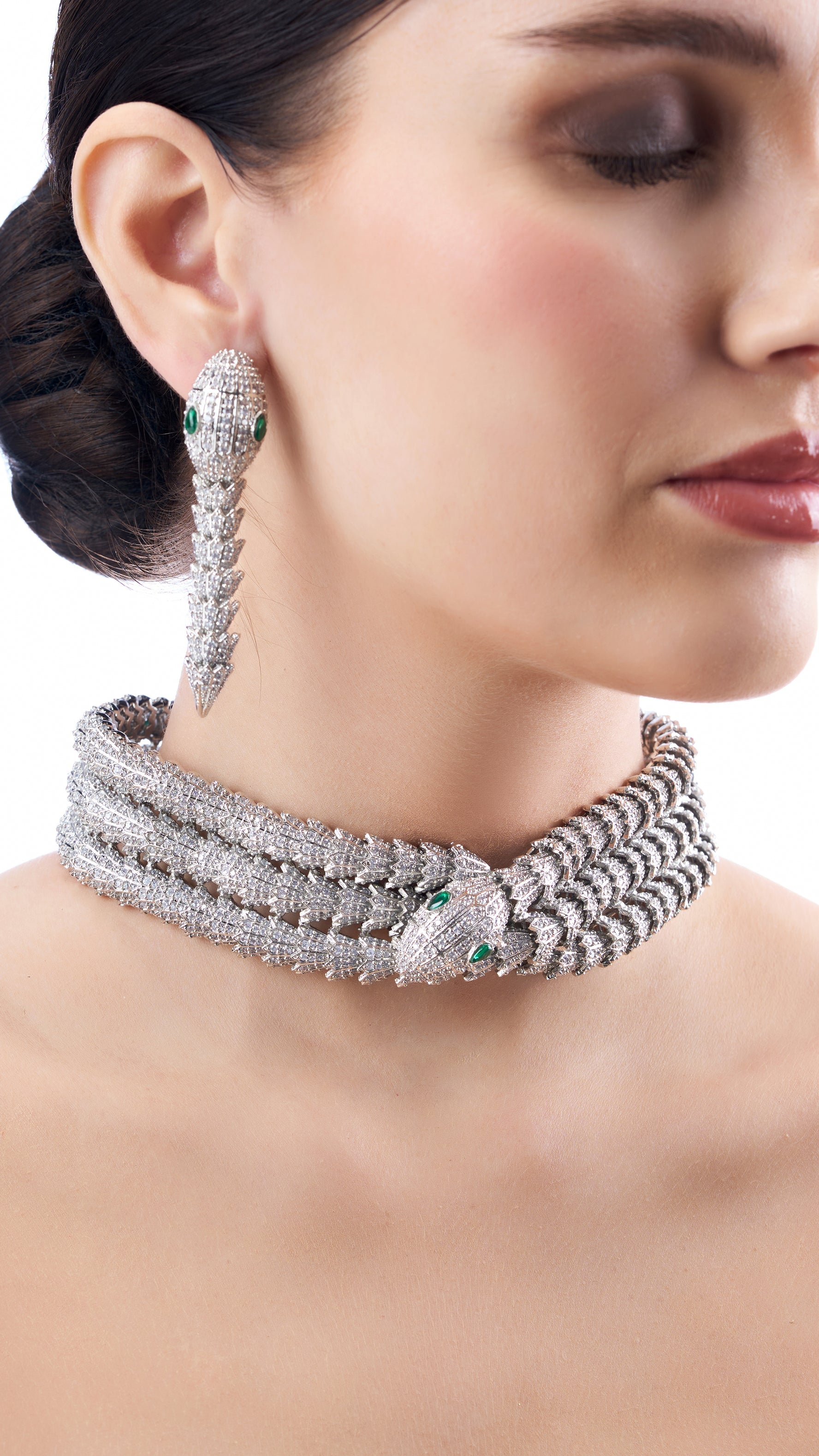 ANANDI TRIPPLE LAYER CHOKER WITH MOSSAINITES