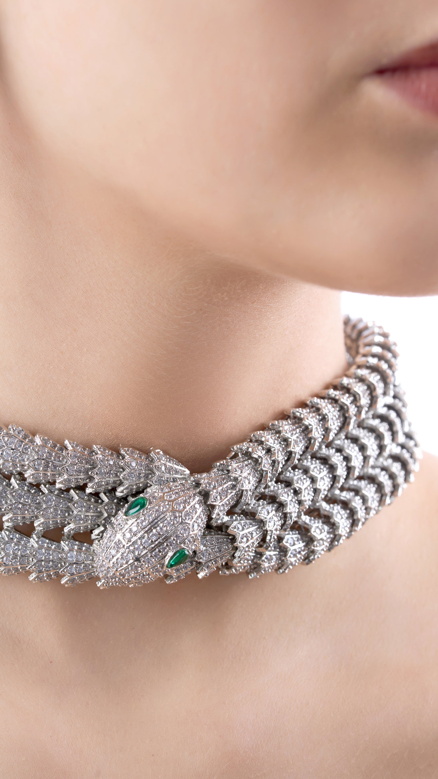 ANANDI TRIPPLE LAYER CHOKER WITH MOSSAINITES