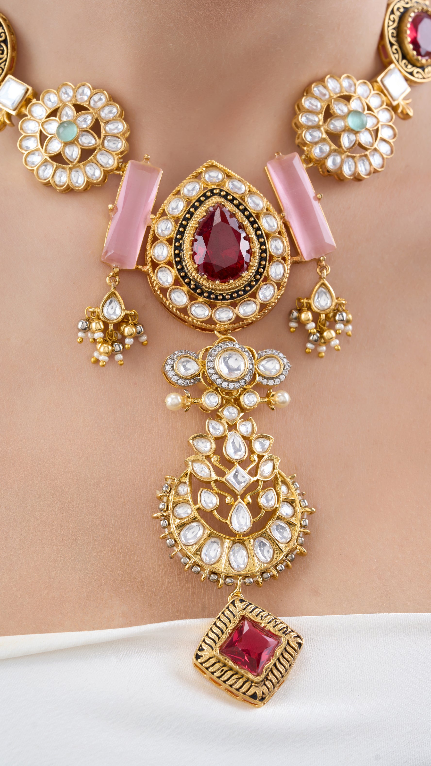 MAITREYI PEAR CHANDBALI NECKLACE SET WITH SEMI PRECIOUS STONES IN RED & QUARTZ
