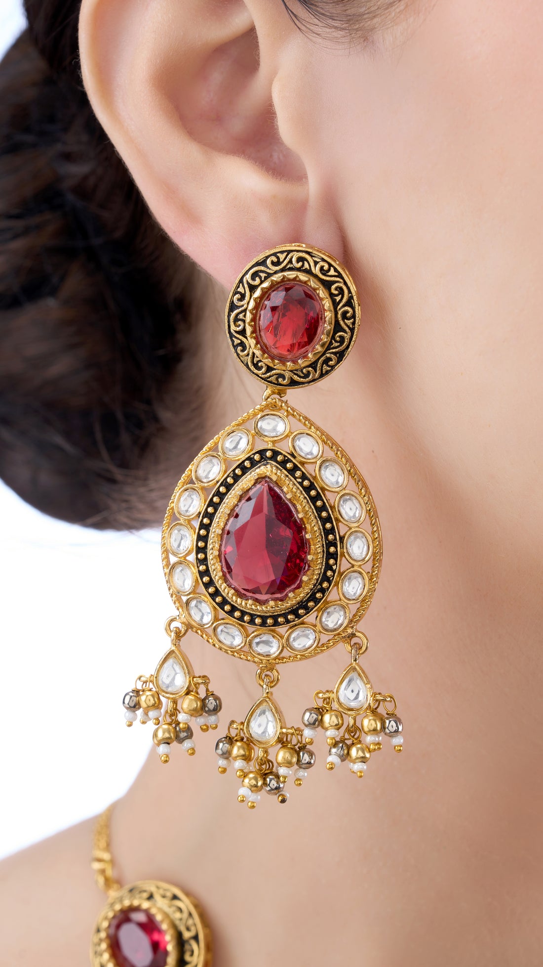 MAITREYI PEAR CHANDBALI NECKLACE SET WITH SEMI PRECIOUS STONES IN RED & QUARTZ