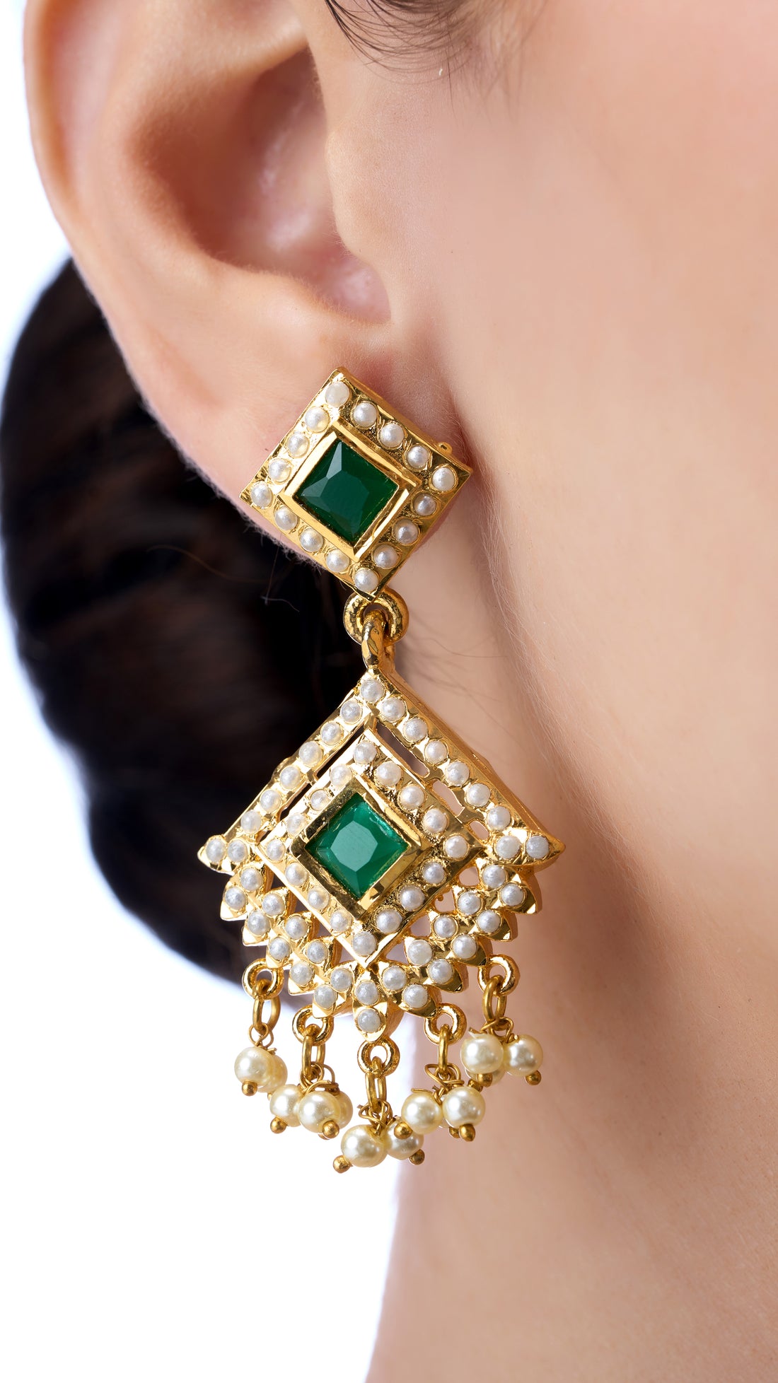 ROSHINI JADAU GOLD FOIL CHOKER NECKLACE SET WITH PURE PEARLS IN GREEN