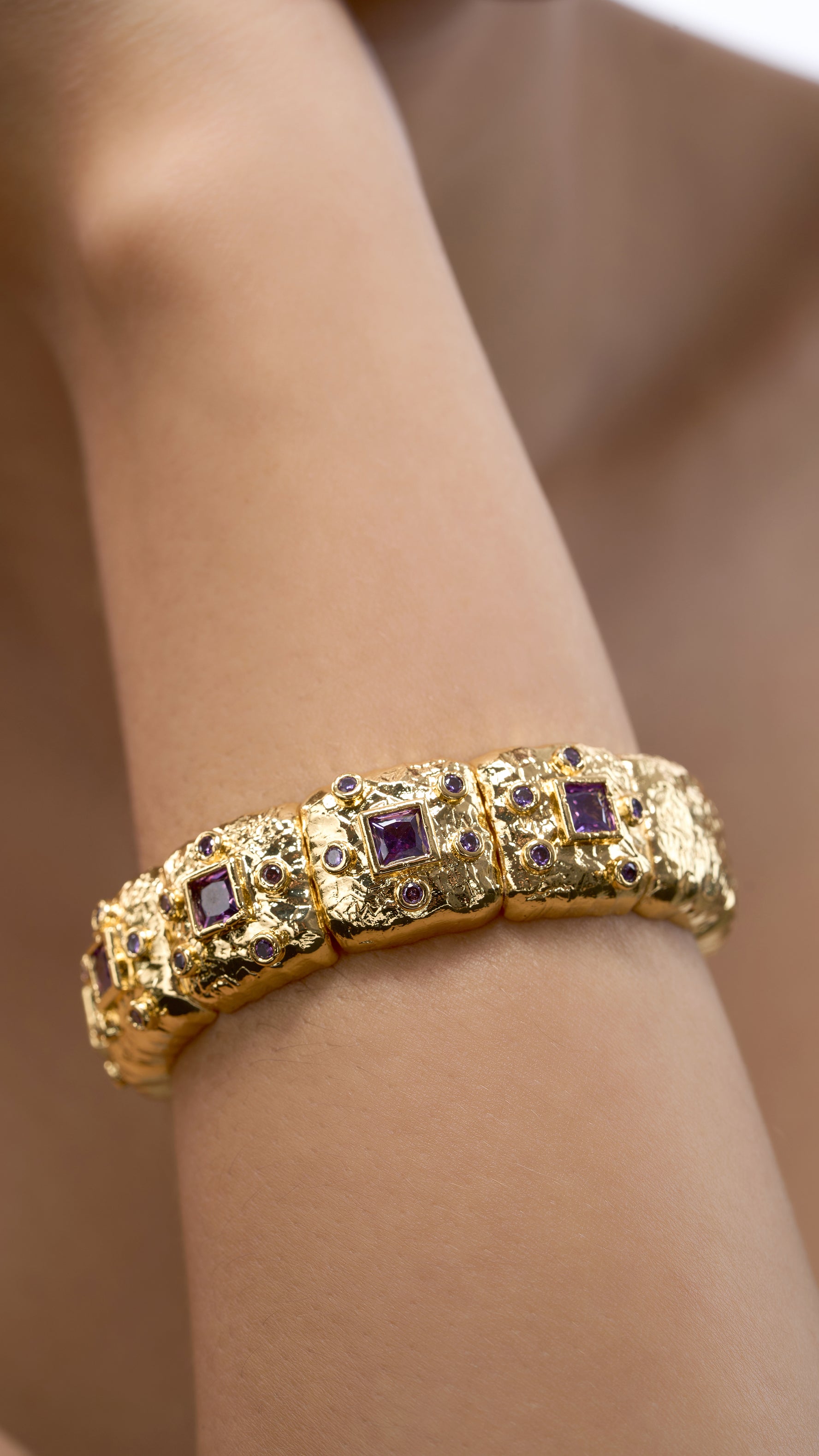 ARIANA GOLD PLATED BRACELET WITH SEMI PRECIOUS STONES