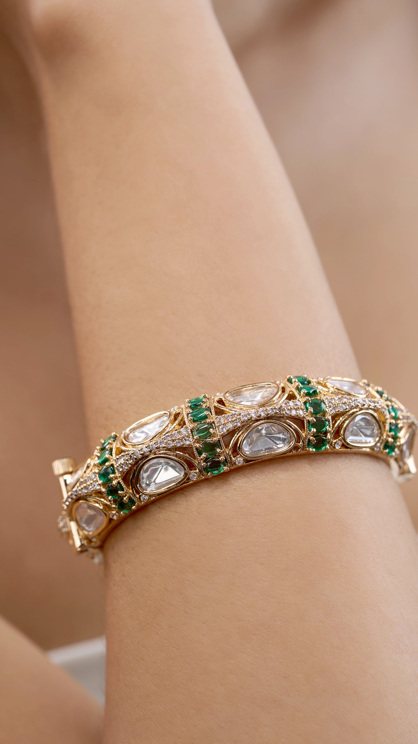 ELNAZ UNCUT POLKI BANGLE