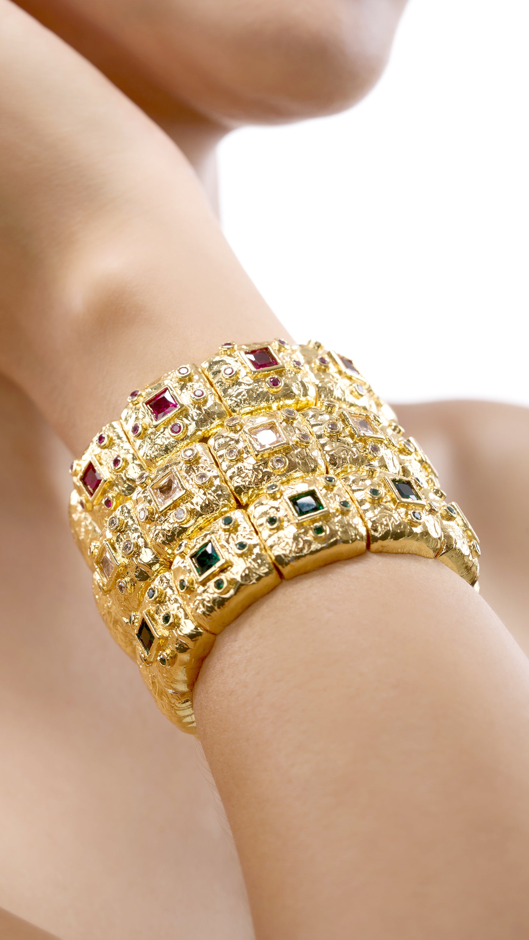 ZUBAIDA GOLD PLATED BRACELET
