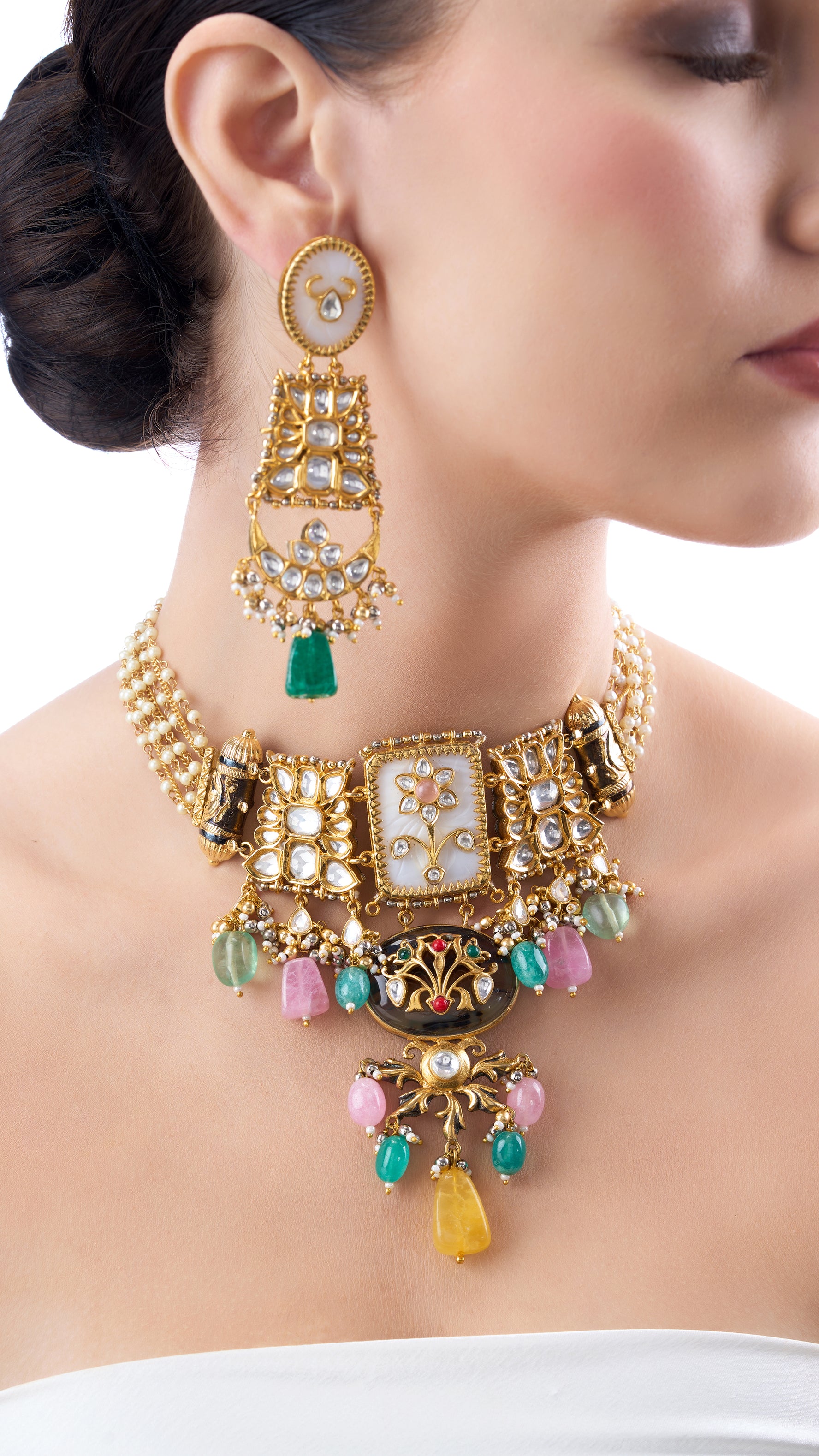 CHANDRIKA MULTI COLOR HALDALI CHOKER NECKLACE SET WITH SEMI PRECIOUS STONES IN WHITE
