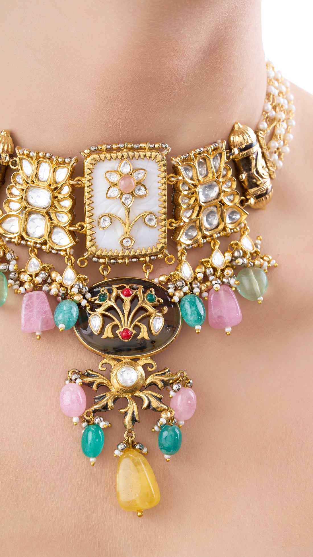 CHANDRIKA MULTI COLOR HALDALI CHOKER NECKLACE SET WITH SEMI PRECIOUS STONES IN WHITE