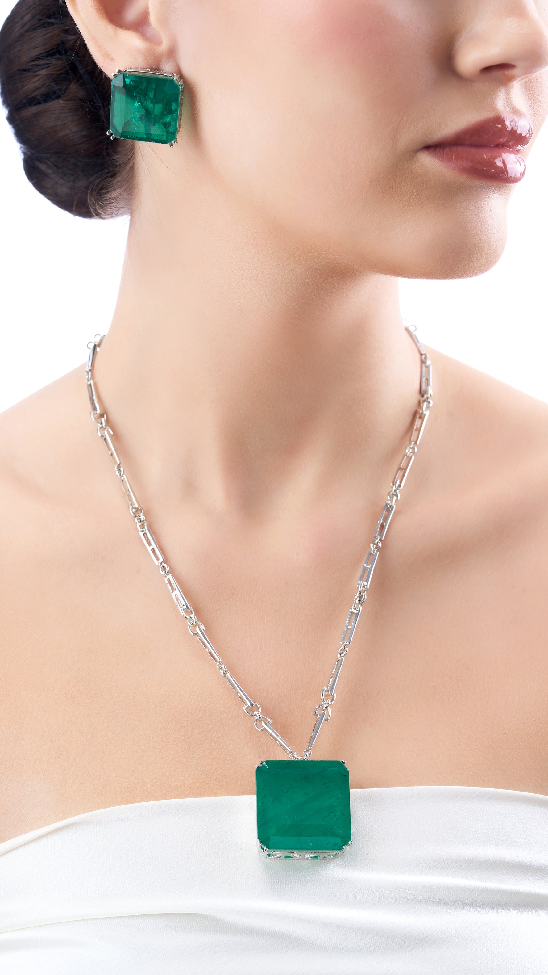 SAANVI STATEMENT DOUBLE STONE NECKLACE SET IN GREEN