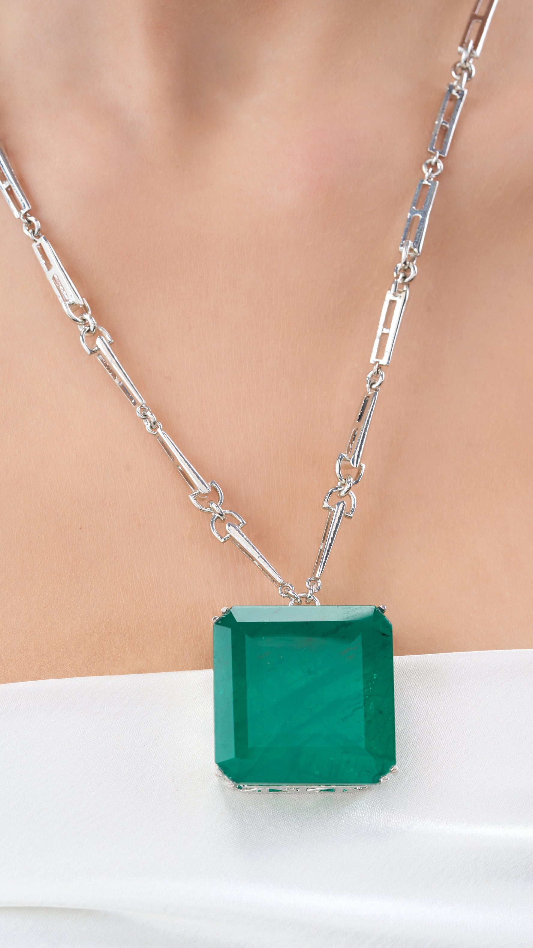 SAANVI STATEMENT DOUBLE STONE NECKLACE SET IN GREEN